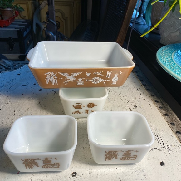 Pyrex Americana set of 4 Refrigerator Boxes - Picture 2 of 12
